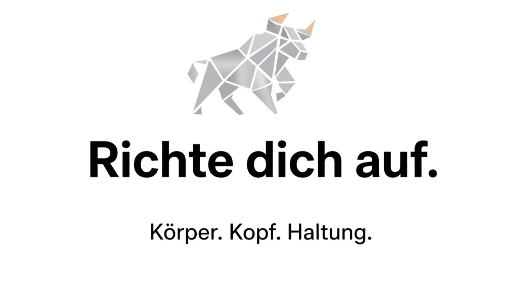 Weisser Grund, silberner Stier und schwarzer Text: Richte dich auf. Körper. Kopf. Haltung.