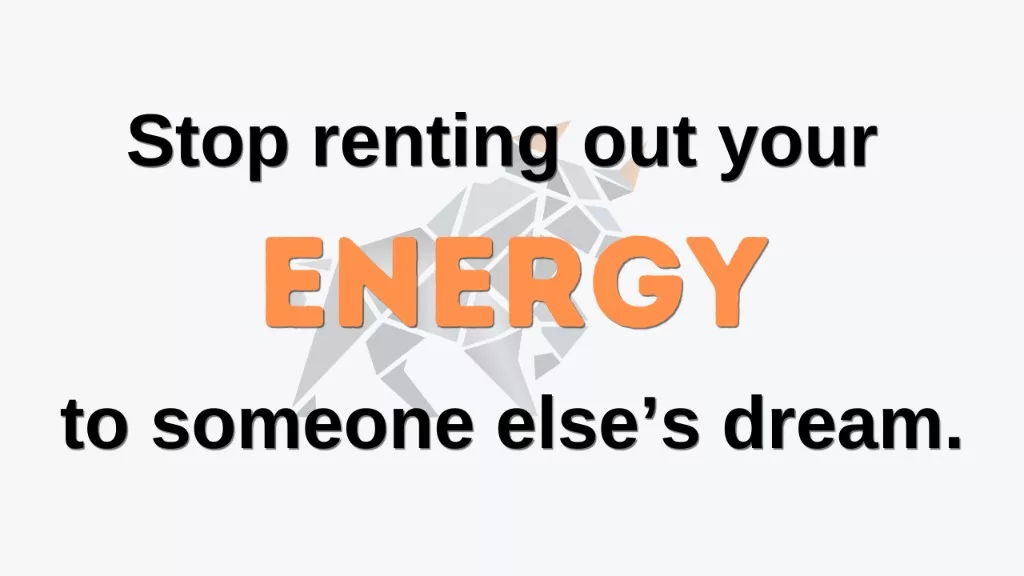 Zitatkarte von DailyInspire mit Stier-Logo: «Stop renting out your energy to someone else’s dream.» Ein Zitat von Kacper.